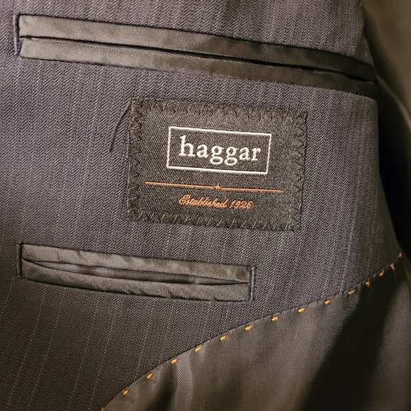 Men's Haggar Navy Pinstripe suit size 44R - Picture 7 of 14